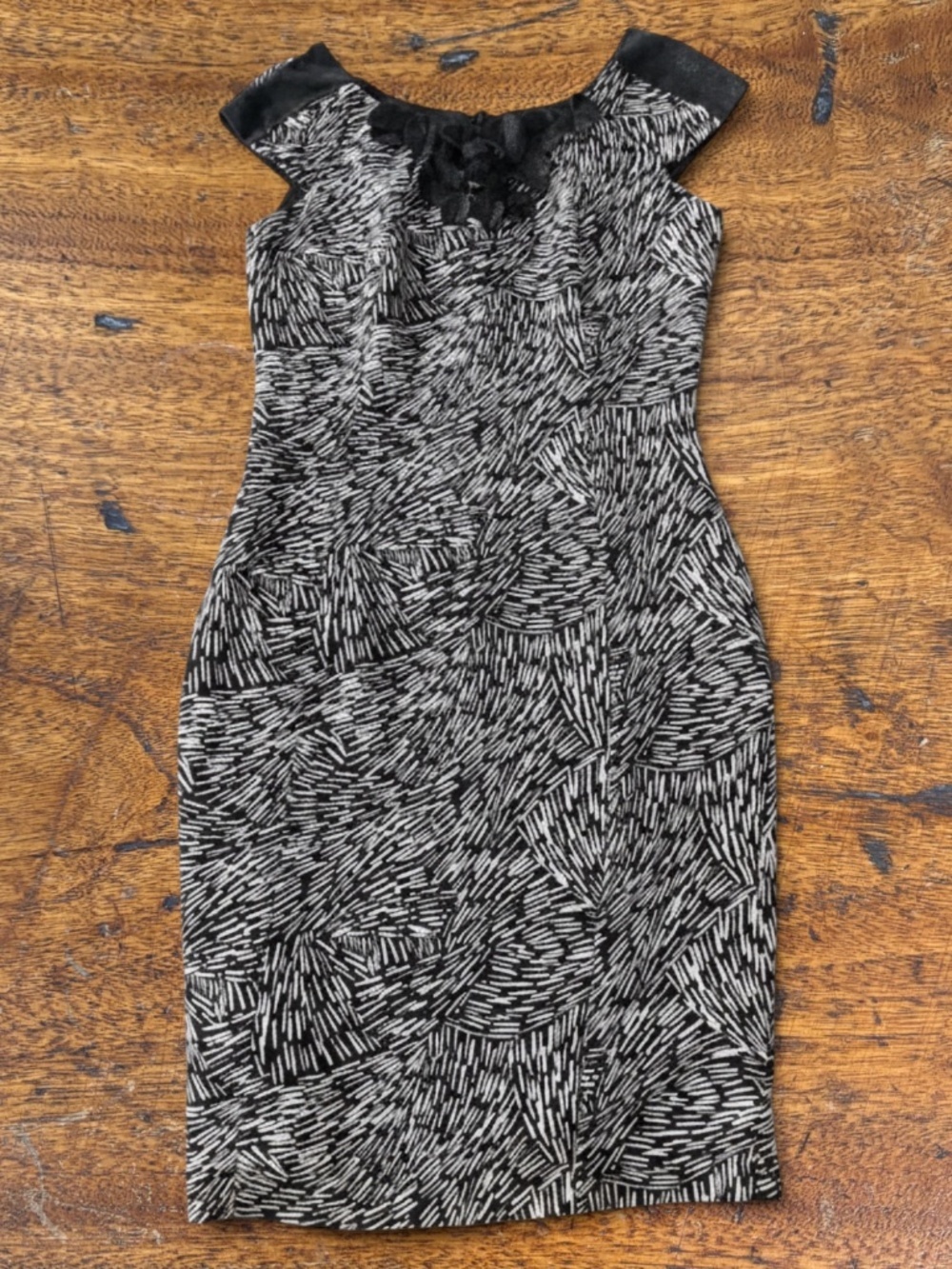 Jax Textured Geometric Abstract Sheath Dress Black White Floral Trim Size 6 - Picture 2 of 8